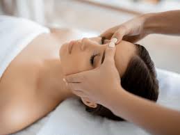 Servicio 02: Masaje facial rejuvenecedor